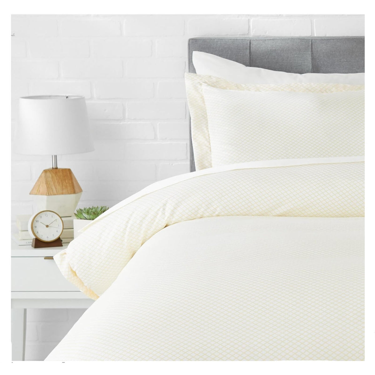 AmazonBasics Set Lenjerie de Pat Pilota 168 x 229 Husa Perna 51 x 66 Galben Scoica