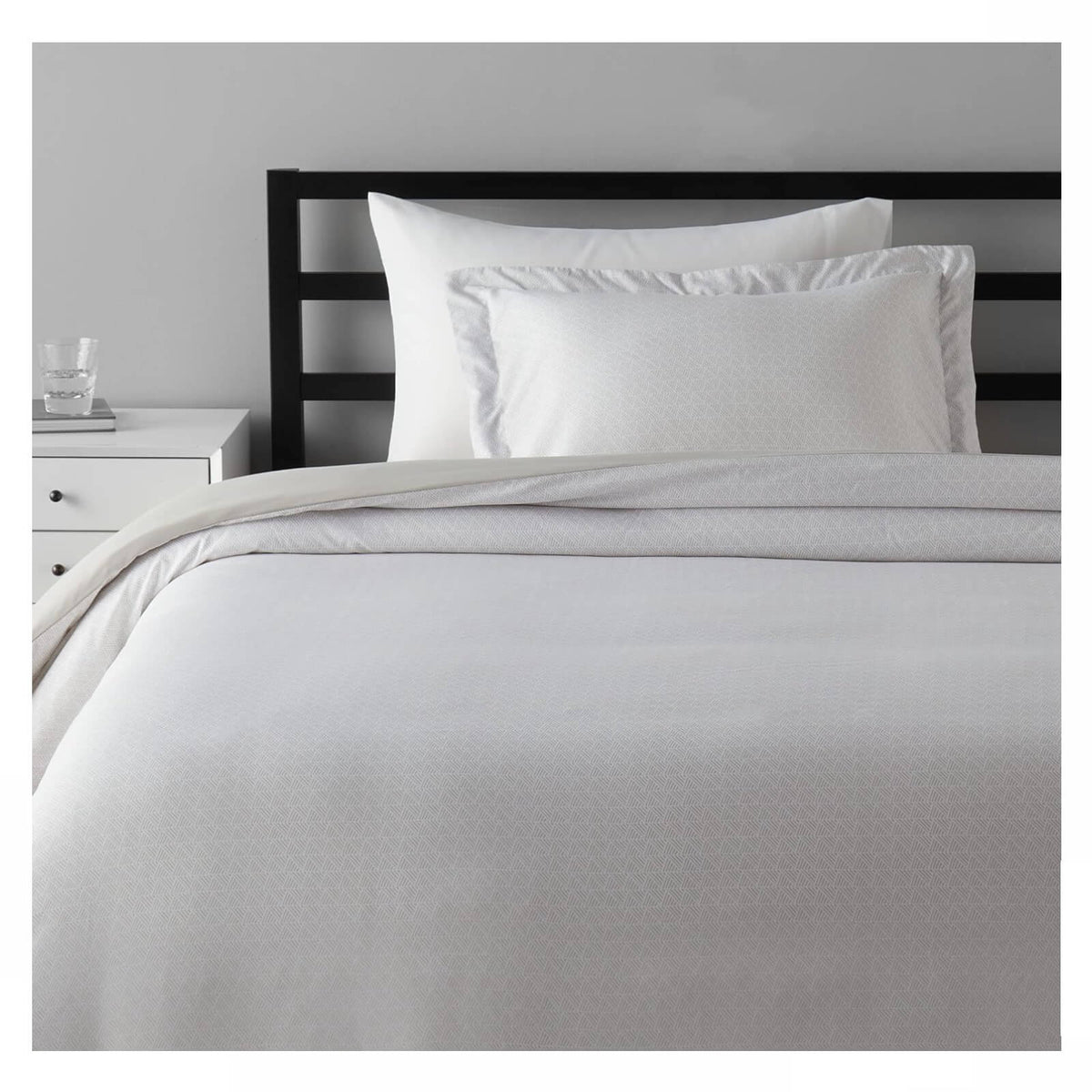 AmazonBasics Set Lenjerie de Pat Pilota 168 x 229 Husa Perna 51 x 66 Gri