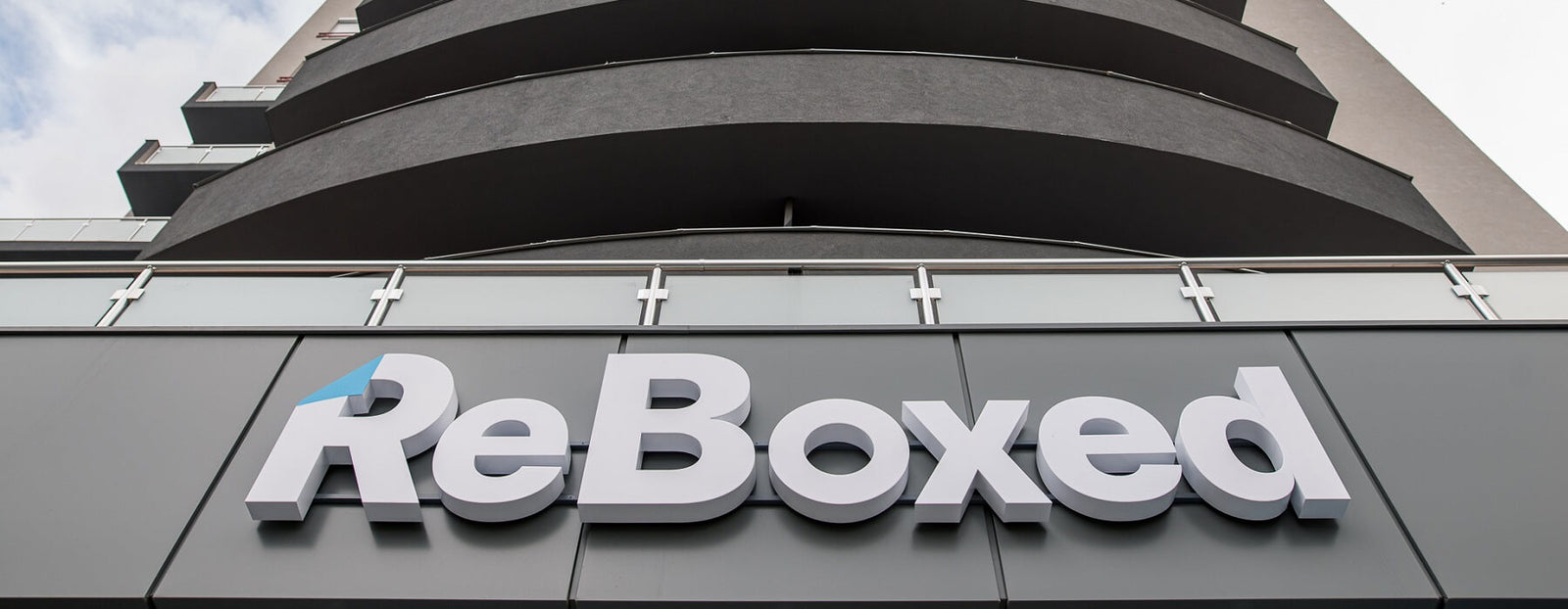 Contacteaza ReBoxed pentru mai multe informatii legate de produsele electrocasnice resigilate, reparatii electrocasnice, promotii si preturi de exceptie produse electrocasnice.