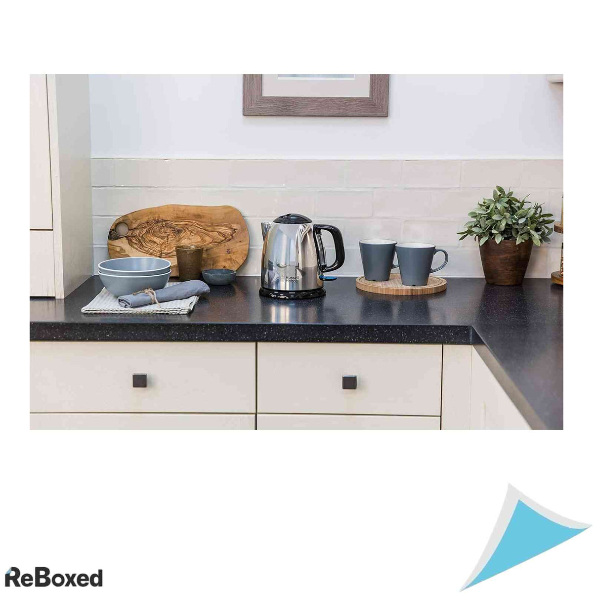 Fierbator de Apa Russell Hobbs Victory 24990 70 Capacitate 1 Litru Inox Lustruit Putere 2400W Fierbere Rapida 55 Secunde Design Compact Argintiu