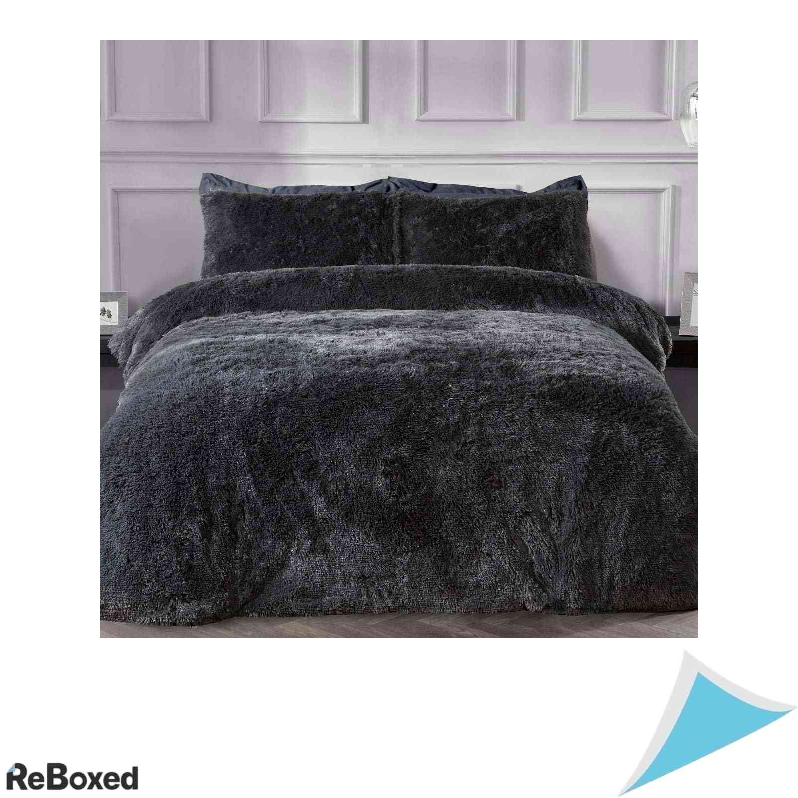 Lenjerie de Pat King Size Sleepdown din Blana Artificiala Cuvertura Pilota 220x230 cm si 2 Fete de Perna Gri