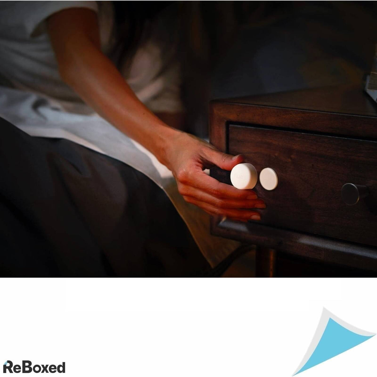 Philips Hue White Starter Kit Intrupator si Consola 9.5W 1100lm E27