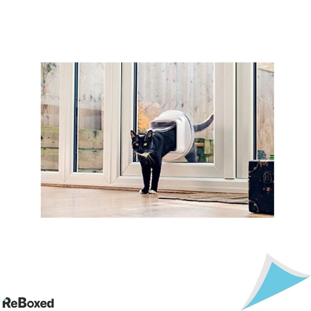 Usa inteligenta pentru pisici SureFlap Microchip Connect cu Hub, control prin aplicatie