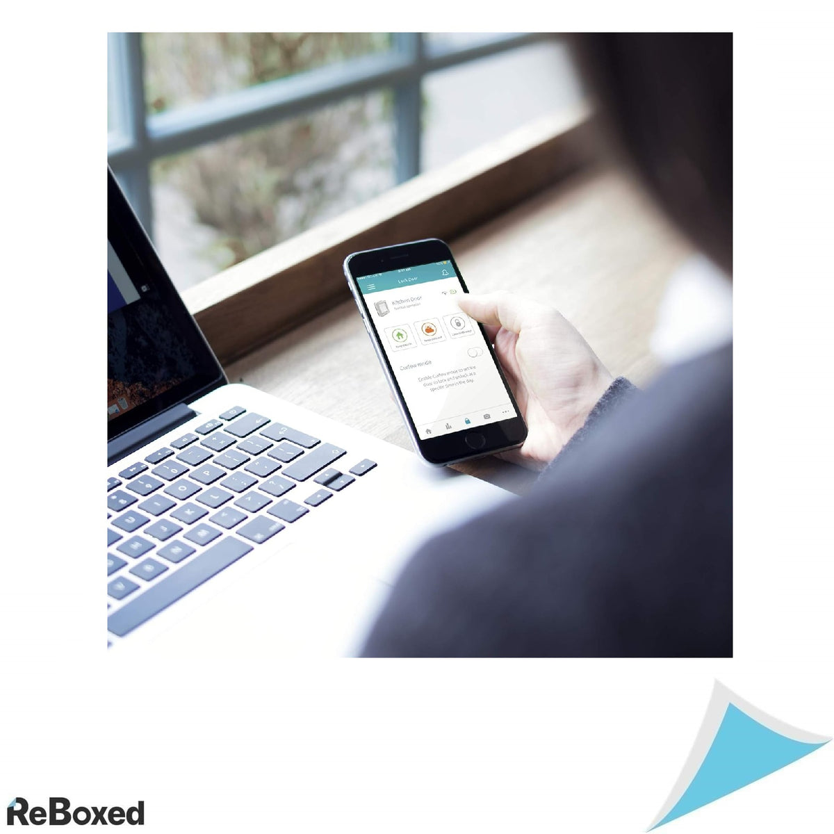 Usa inteligenta pentru pisici SureFlap Microchip Connect cu Hub, control prin aplicatie